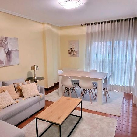 Cozy Yellow Home In גטסו מראה חיצוני תמונה
